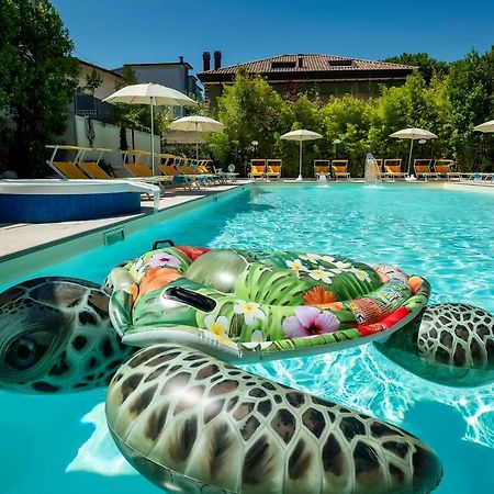 Hotel Tre Rose Ричоне Екстериор снимка