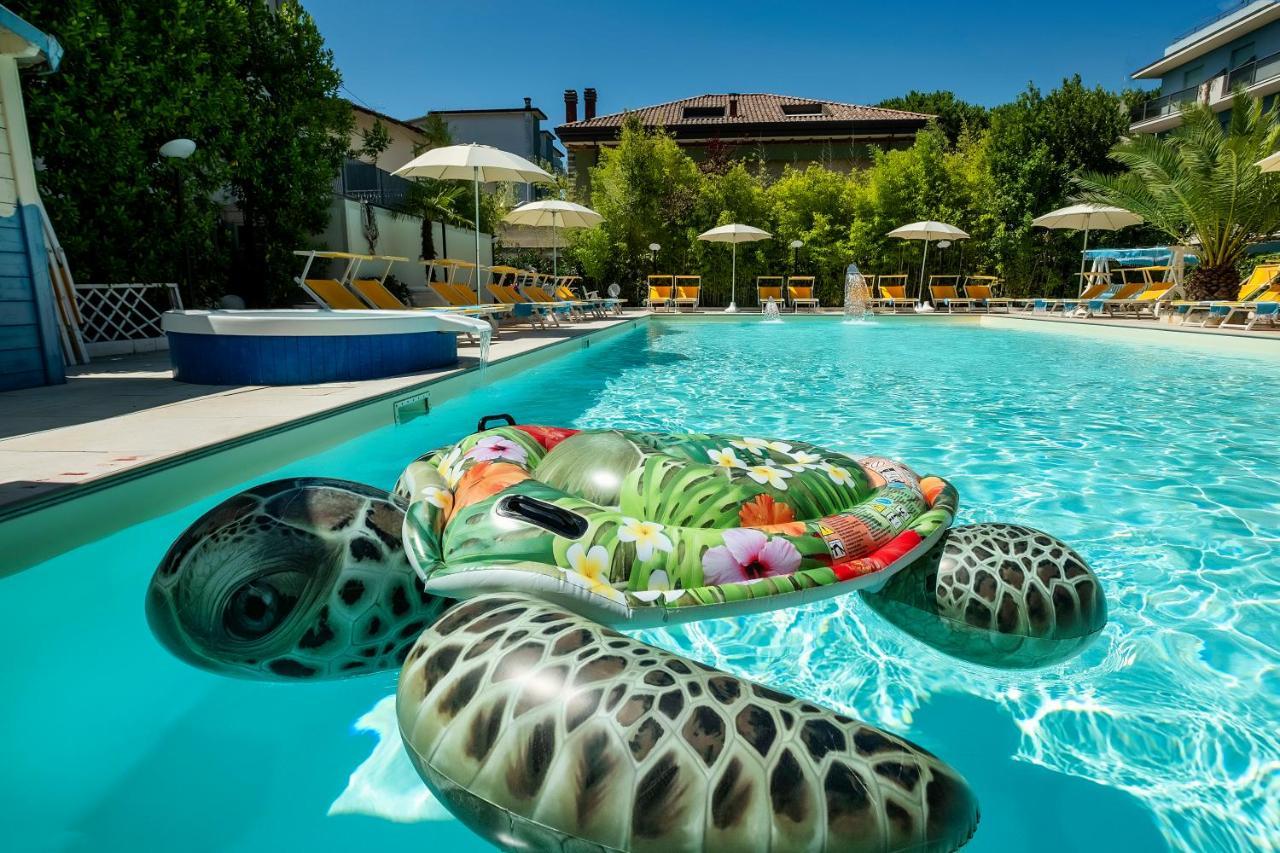 Hotel Tre Rose Ричоне Екстериор снимка