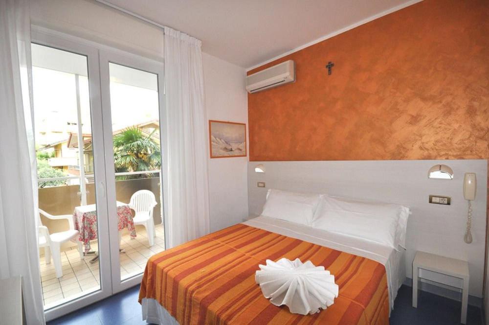 Hotel Tre Rose Ричоне Екстериор снимка