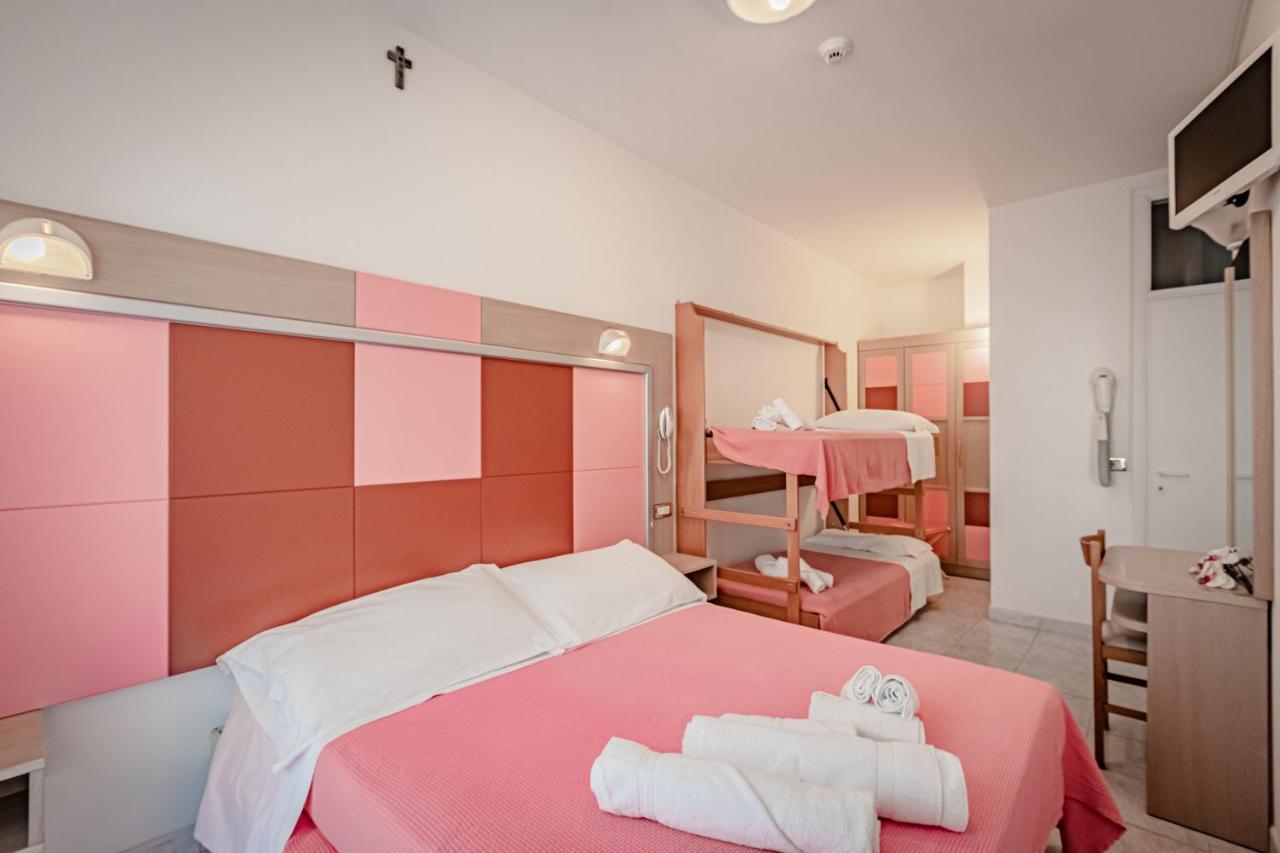 Hotel Tre Rose Ричоне Екстериор снимка