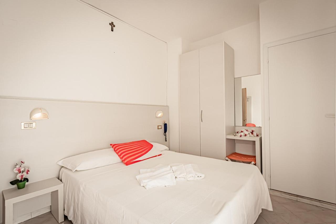 Hotel Tre Rose Ричоне Екстериор снимка