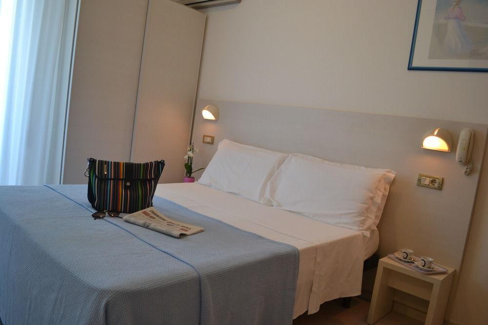 Hotel Tre Rose Ричоне Екстериор снимка
