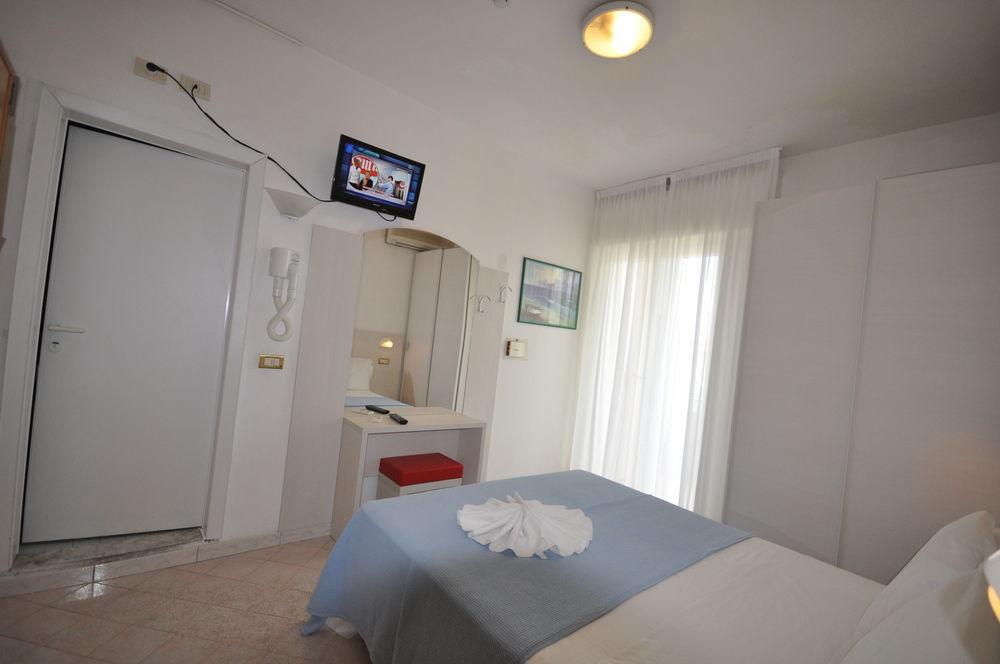 Hotel Tre Rose Ричоне Екстериор снимка