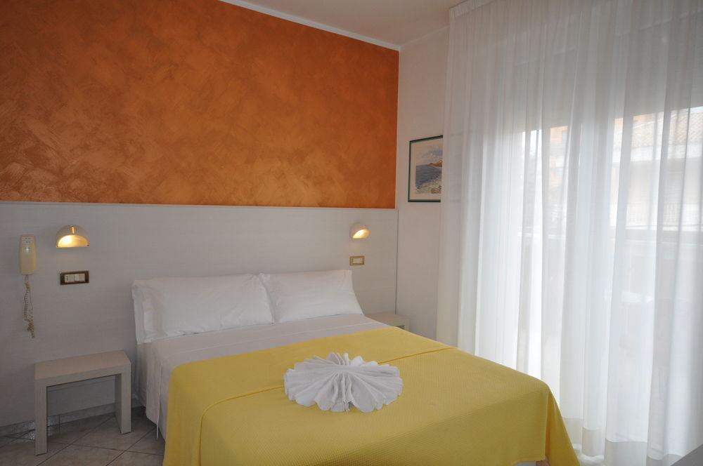 Hotel Tre Rose Ричоне Екстериор снимка