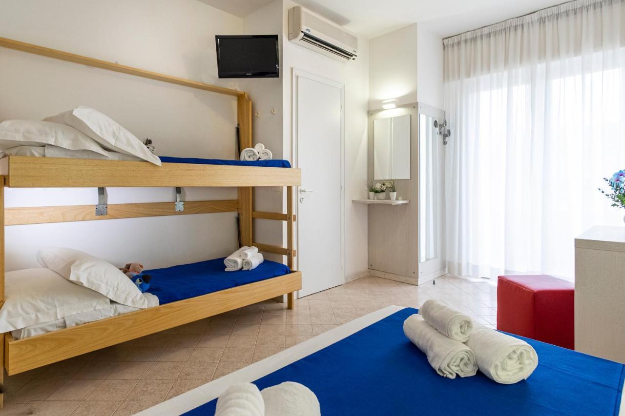 Hotel Tre Rose Ричоне Екстериор снимка