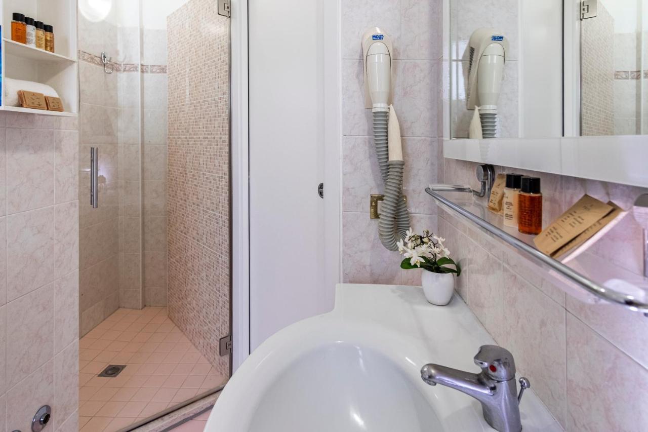 Hotel Tre Rose Ричоне Екстериор снимка