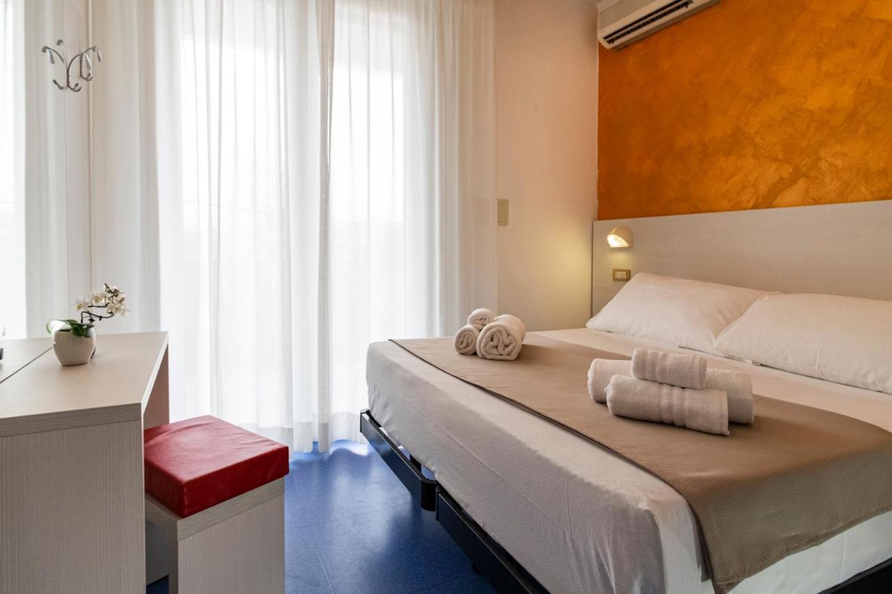 Hotel Tre Rose Ричоне Екстериор снимка