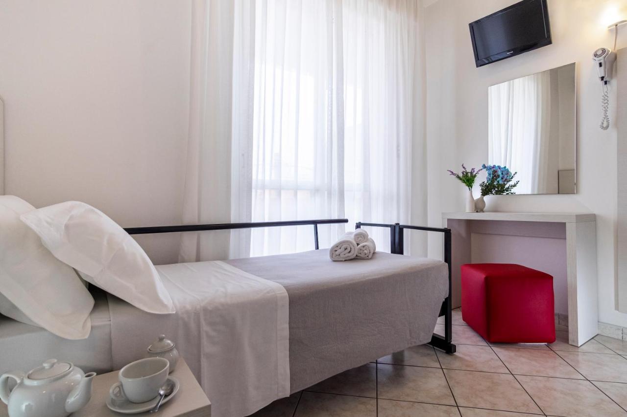 Hotel Tre Rose Ричоне Екстериор снимка