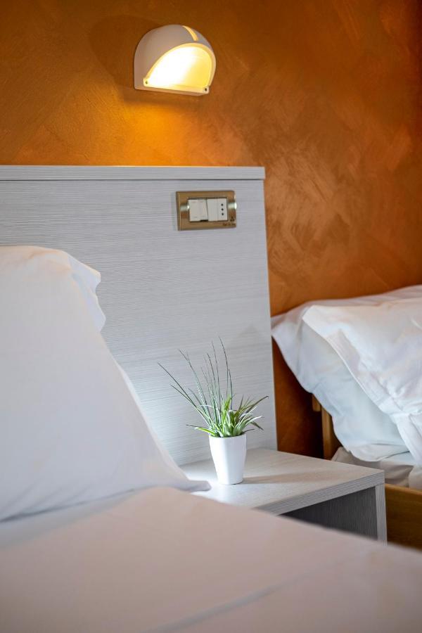 Hotel Tre Rose Ричоне Екстериор снимка